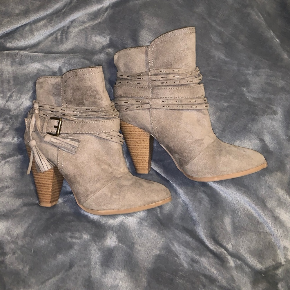 Qupid tan suede booties with tassels